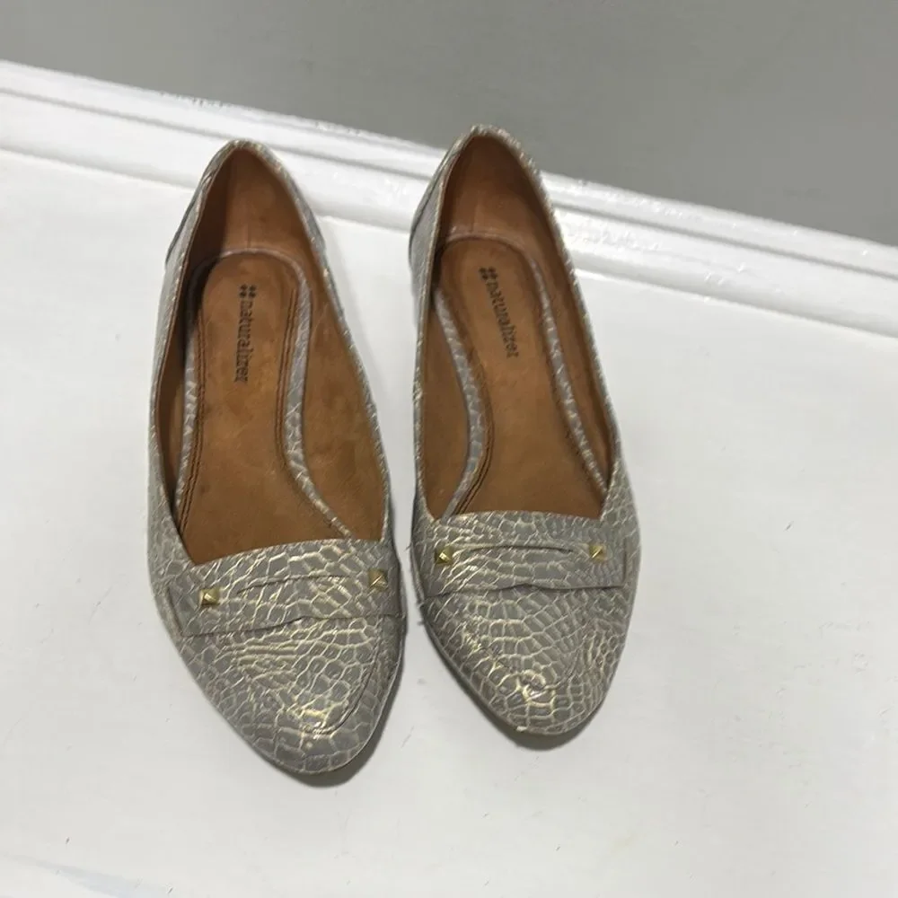 Snakeskin Textured Women's Gray & Gold Flats w/ Gold Accents size 7.5